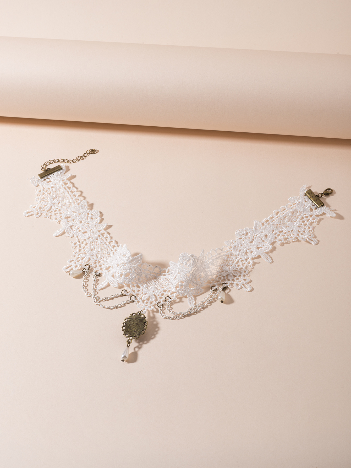 Vintage White Lace Choker Necklace with Pearl Pendant Style